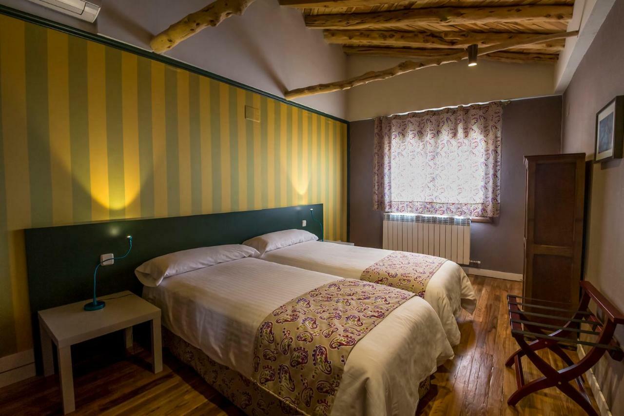 Apartamentos Rurales De La Sexma Del Sabinar Corduente Exteriör bild